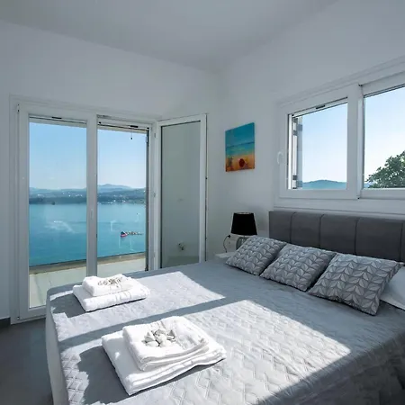 Thea Pyrgi: Seaside Serenity With Private Pool Pyrgi (Corfu)